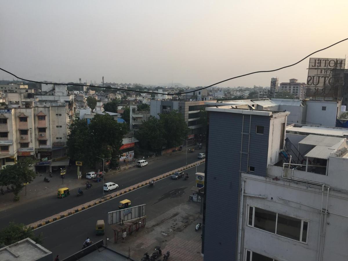 Hotel Apex Ahmedabad Exterior photo