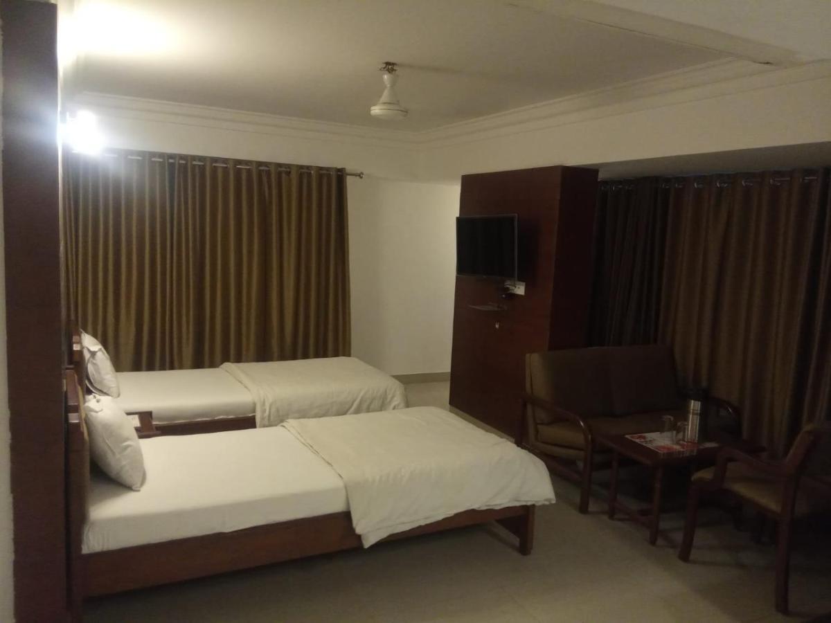 Hotel Apex Ahmedabad Exterior photo